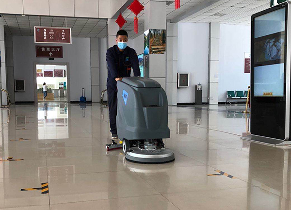 重庆好色先生下载地址在汽车站清洁助力