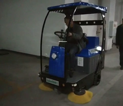 驾驶式好色先生tv视频下载停车场清洁