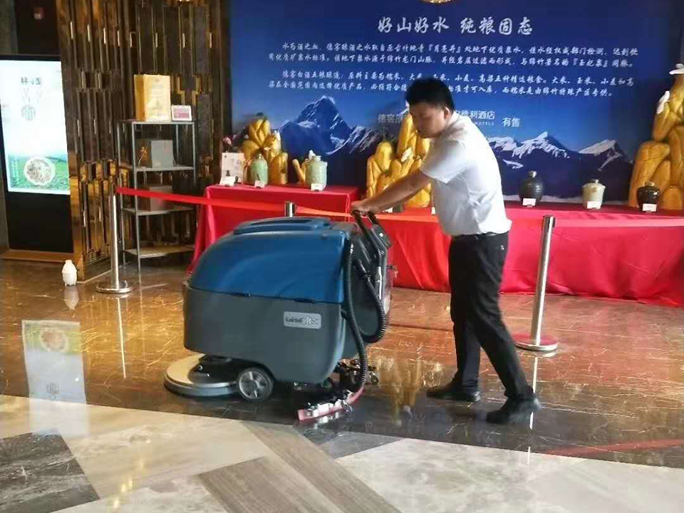 手推式好色先生下载地址酒店清洁