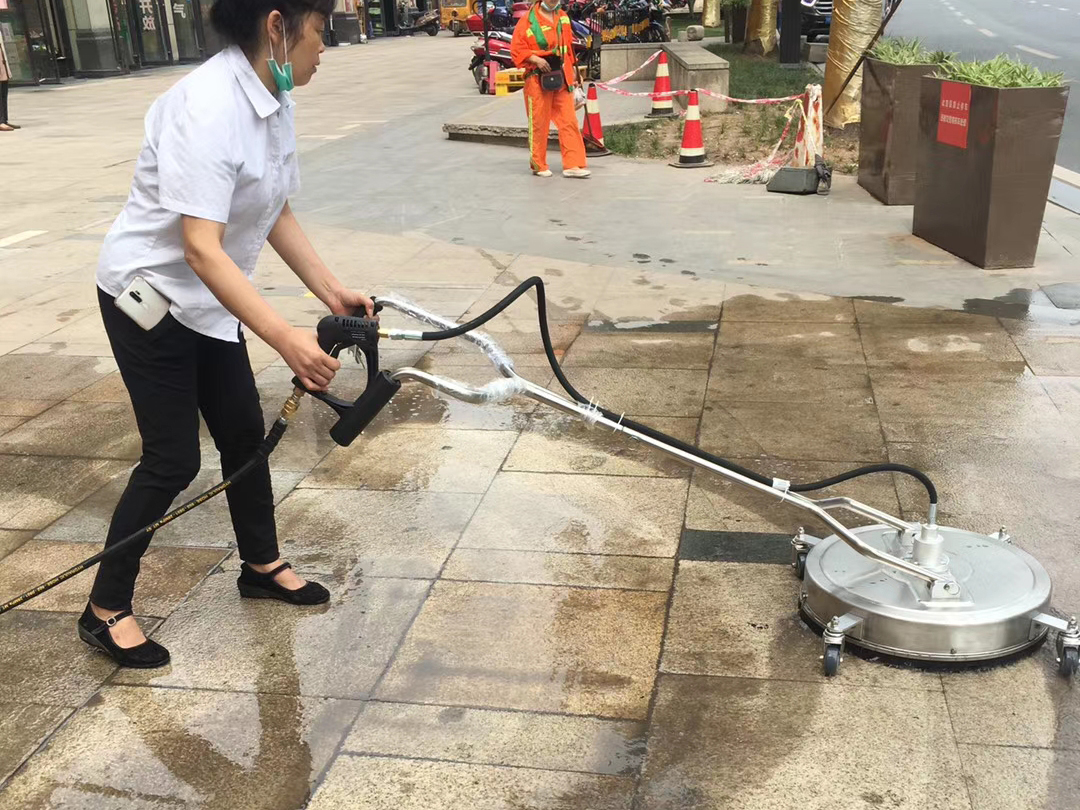 重庆小区物业采购高压清洗机冲洗路面、水池